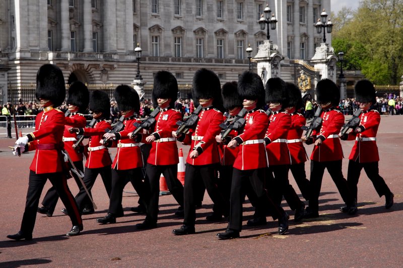 changing of the guard times and dates